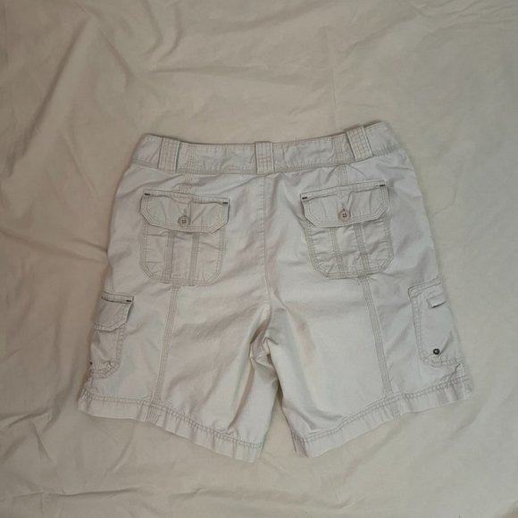 💙 Eddie Bauer Khaki Cargo Shorts Size 10 - Picture 2 of 3
